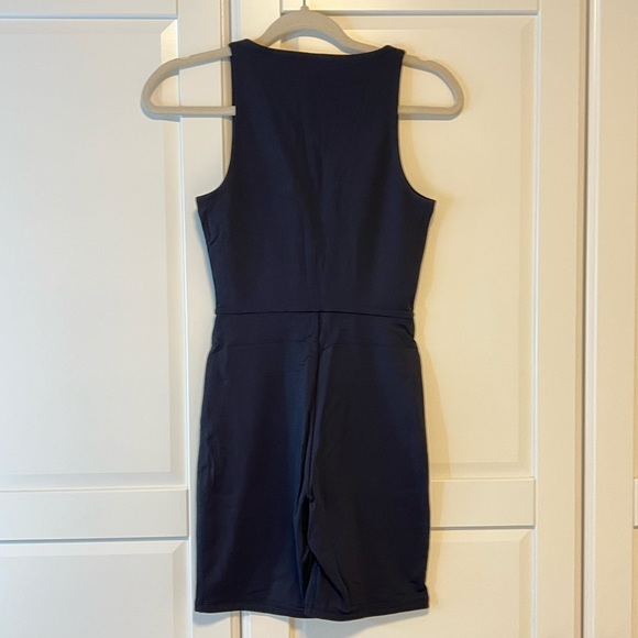 Aritzia babaton contour v neck romper - Picture 3 of 4